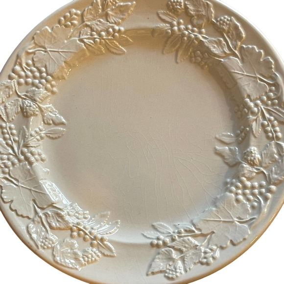 Stefani Dinner Plates Ceramic Embossed Grapes Set Of 5 Made In Italy White 10.5" - Picture 3 of 9